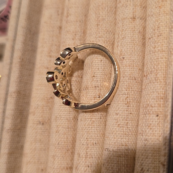 FASHION JEWELRY SILVERTONE & GOLDTONE FLORAL RING SIZE 7 - Picture 4 of 12